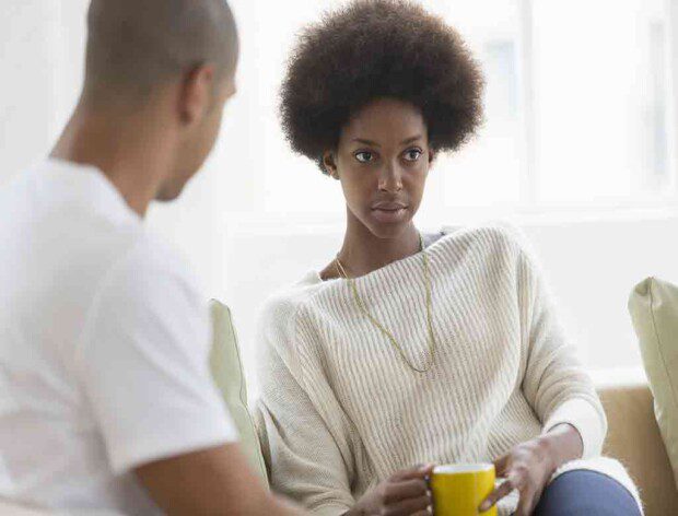 smart ways to start a conversation - man talking to a lady