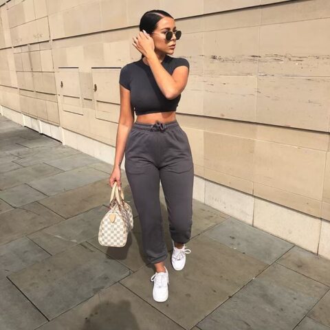 T-shirt can be worn with a pair of tracksuits for an athleisure glam