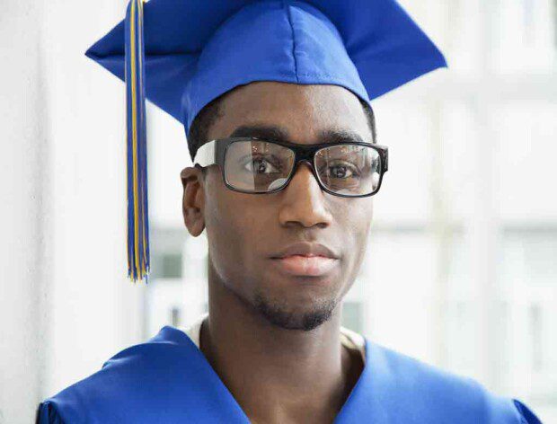 Job search tips for Nigerian graduates - Image of a graduate